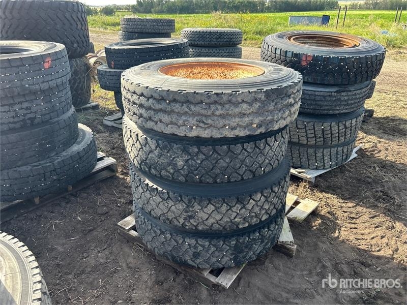 Pneu, roue et jante Hankook of (4) Hankook 11R24.5 Tires — occasion