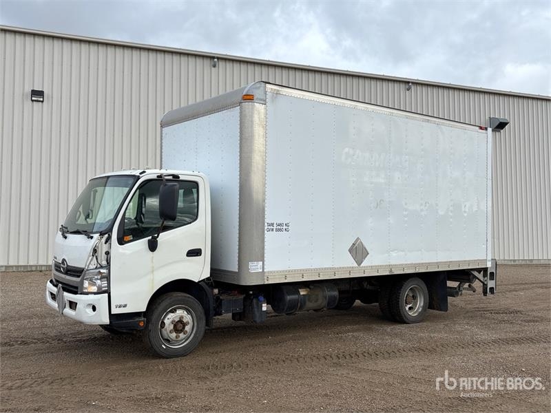 Camion fourgon Hino 195 — occasion 2014