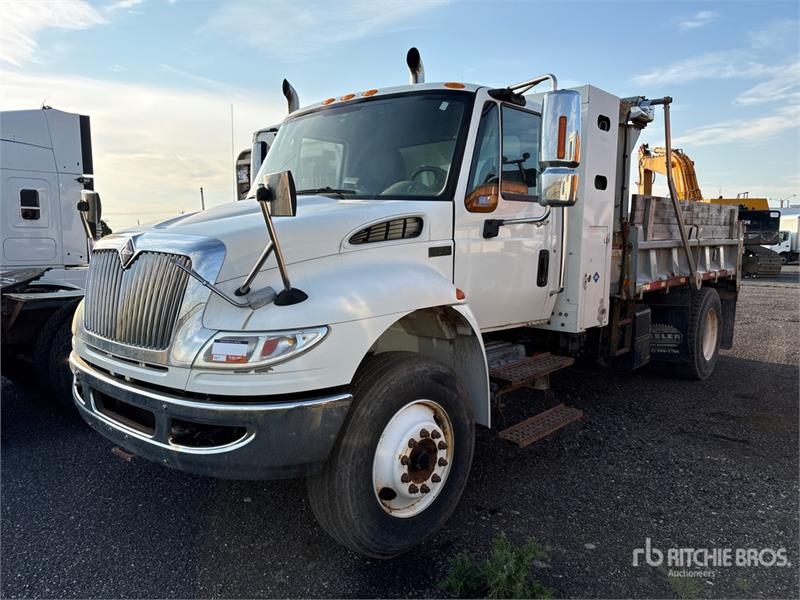 Camion benne International 4300 — occasion 2012