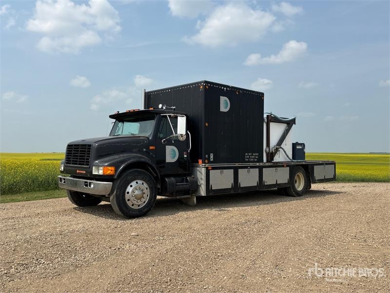 Camion municipal International 4900 — occasion 1991