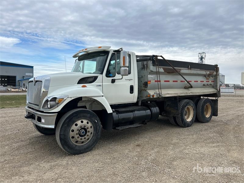 Camion benne International 7400 — occasion 2008