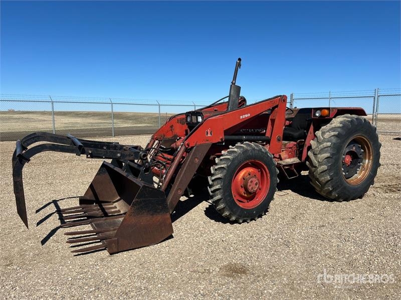International 784 4WD Tractor