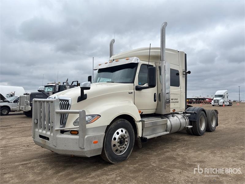 International LT625