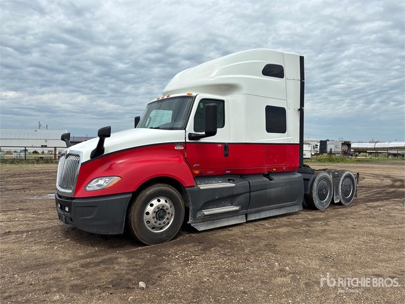 International LT625