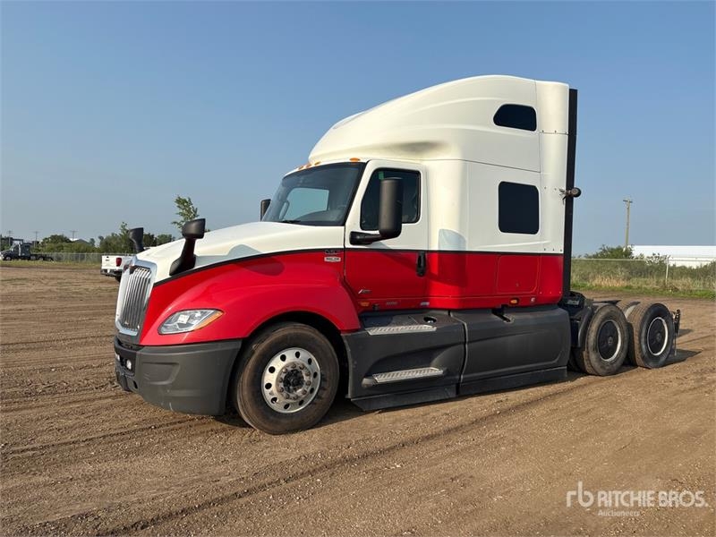 International LT625