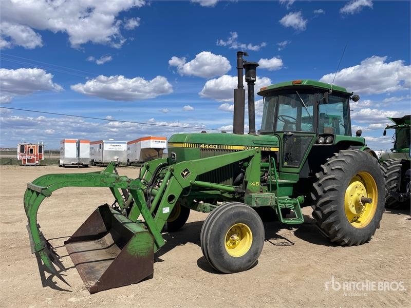 John Deere 4440
