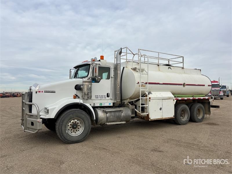 Camion citerne Kenworth T800 4472 gal 6x4 Fuel — occasion 2009