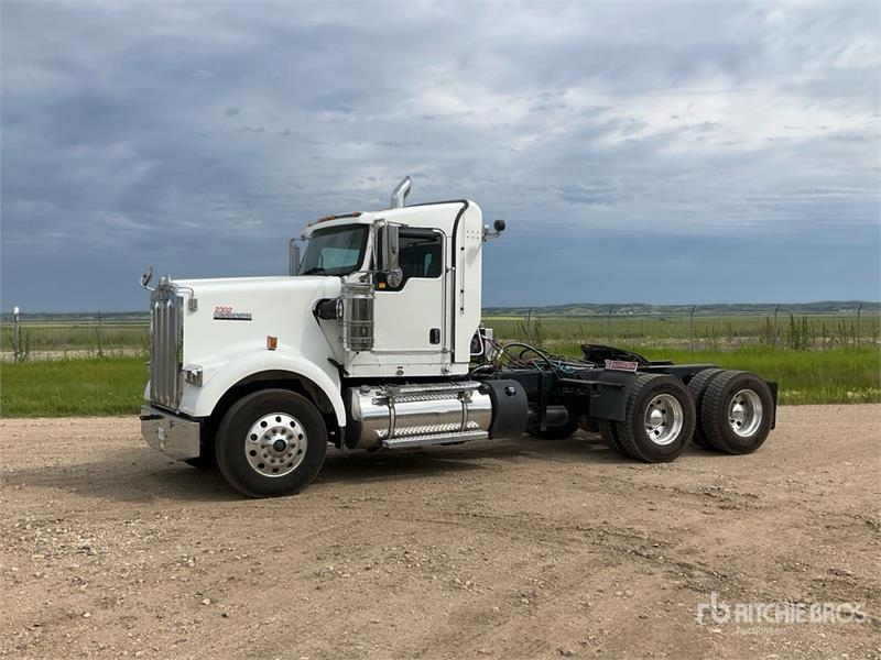 Kenworth W900