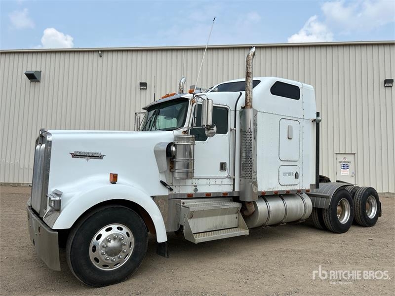 Kenworth W900L