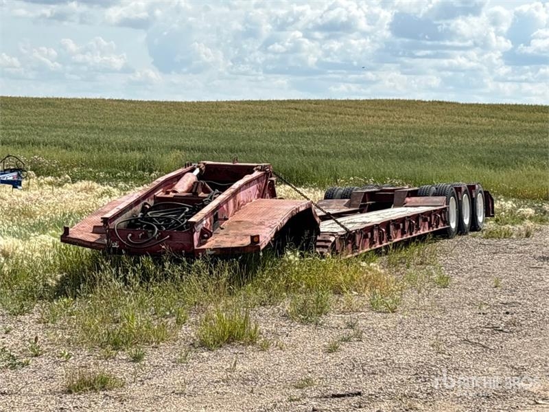 King Truck Truck Tri/A Lowboy Trailer
