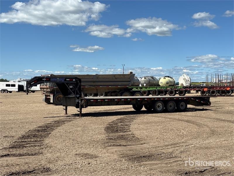 Load Trail 30 ft Tri/A Gooseneck Equipment Trailer