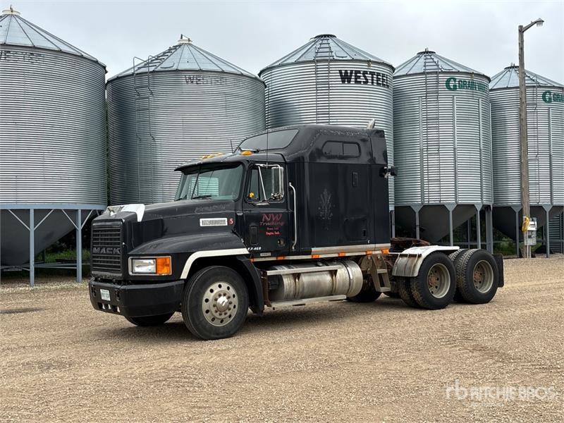 Mack CH613