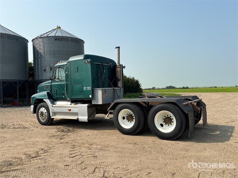Mack CH613