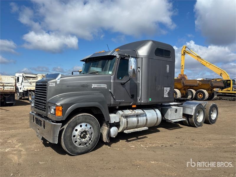 Mack CH613
