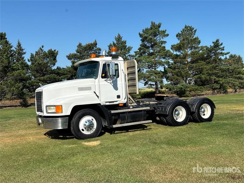 Mack CH613