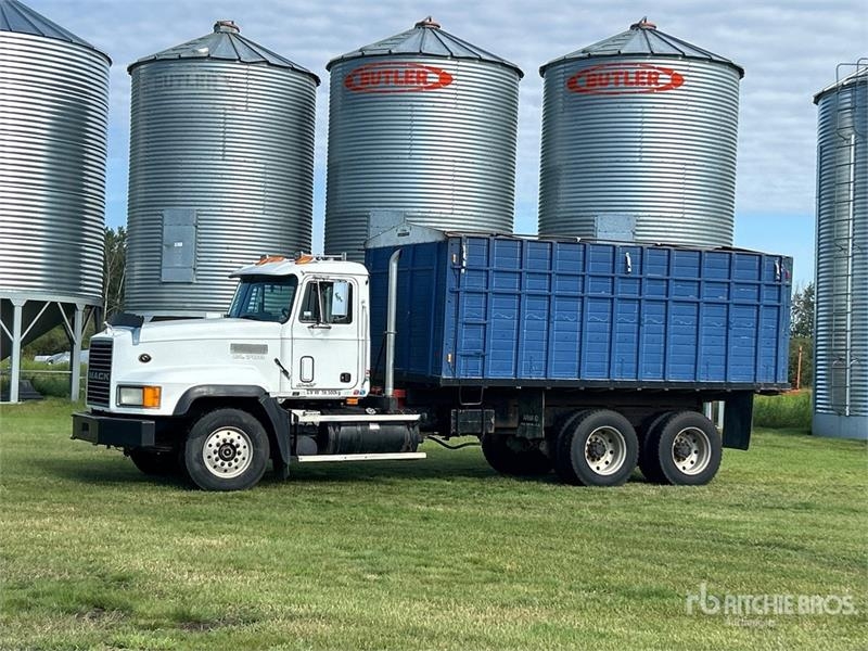Mack CL713