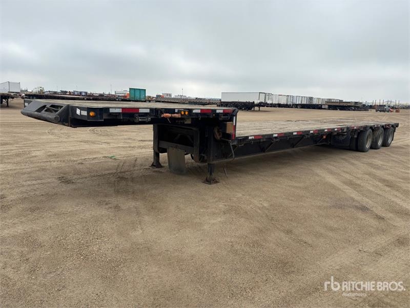 Manac 50 ft Tri/A 50 ft Extendable Step Deck Trailer