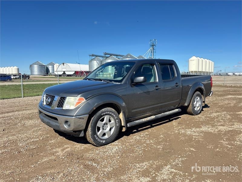 Fourgon utilitaire Nissan Frontier 4x4 Crew Cab Pickup — occasion 2007