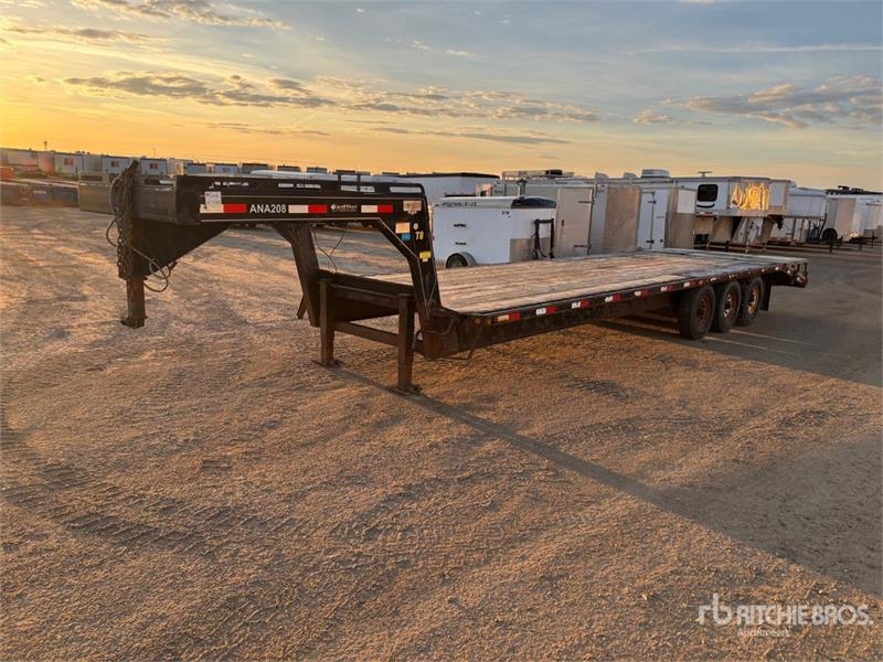 Remorque porte-engins Norbert 29 ft Tri/A Gooseneck Equipment — occasion 2013