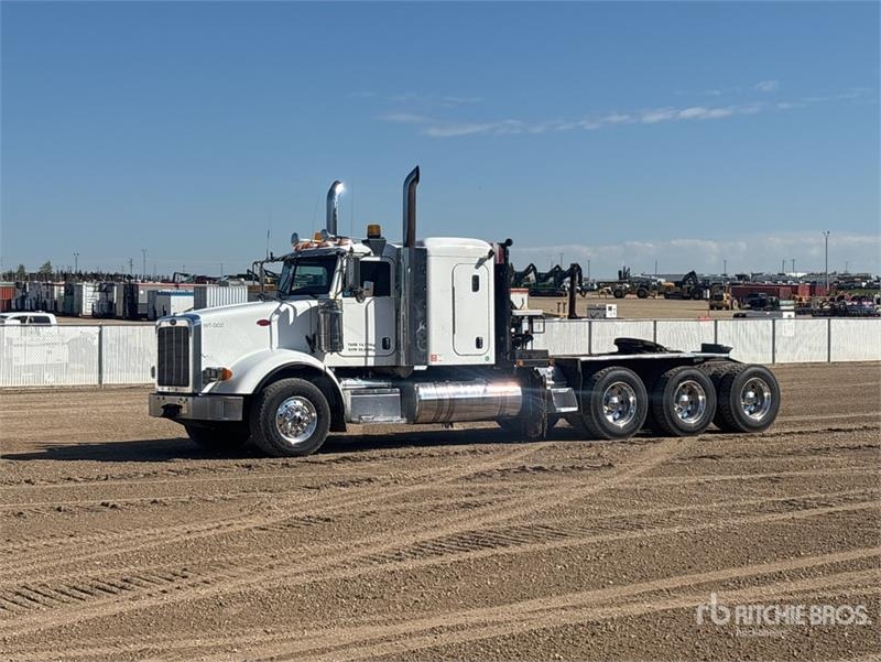 Camion de dépannage Peterbilt 367 8x6 Sleeper Winch — occasion 2013