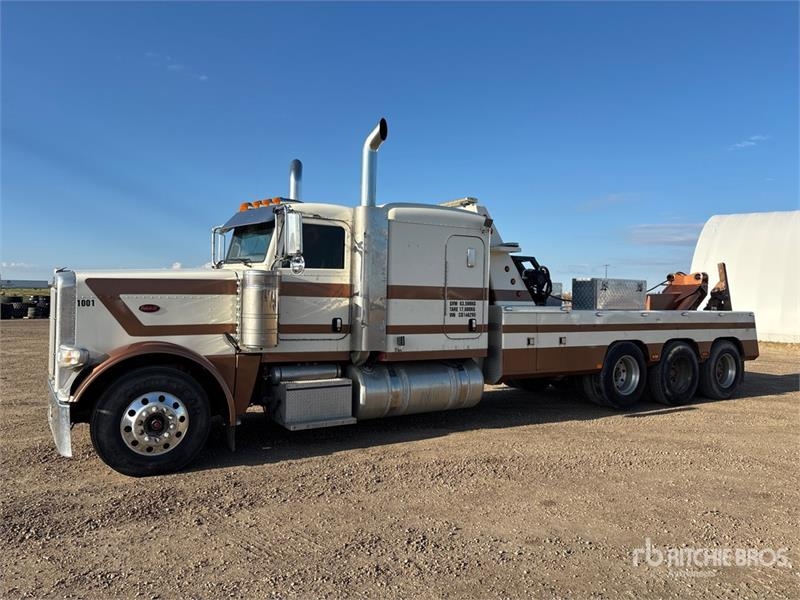 Camion de dépannage Peterbilt 388 8x6 Sleeper Tow — occasion 2012