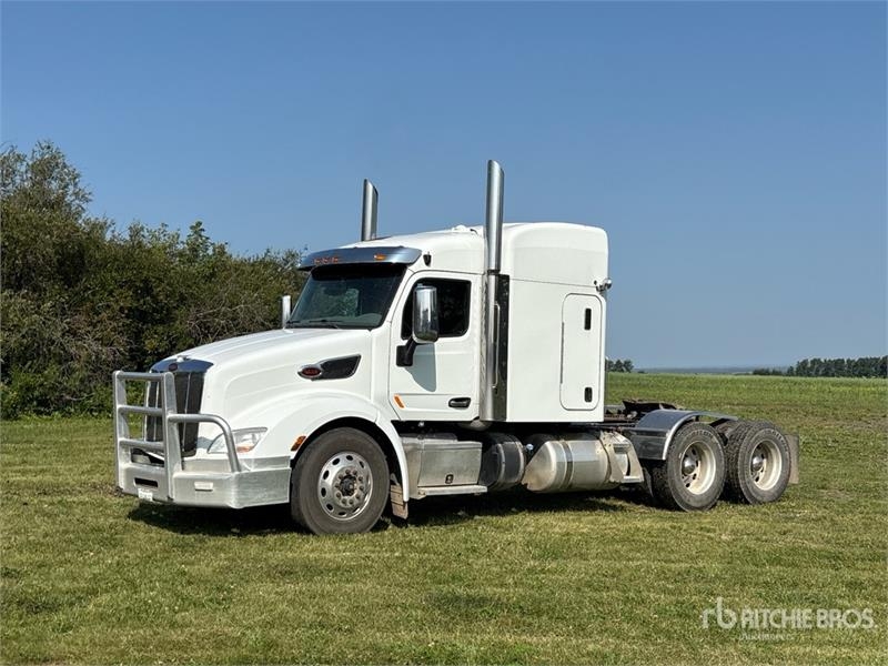 Peterbilt 6x4 T/A Sleeper Truck Tractor