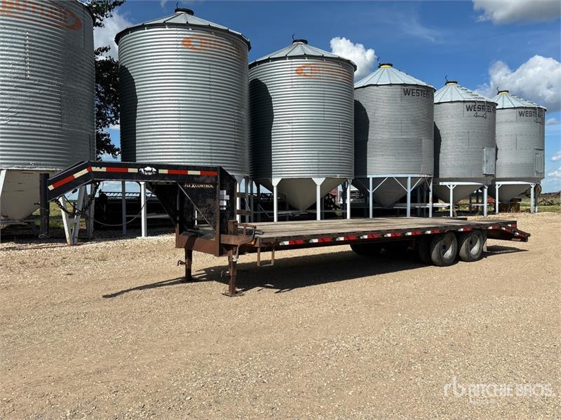 Pro-Trak 28 ft T/A Gooseneck Equipment Trailer