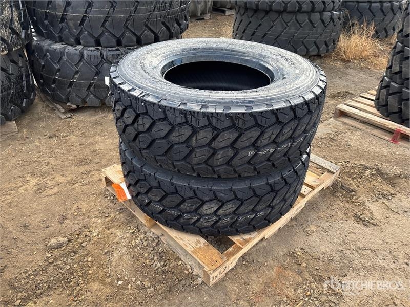 Pneu, roue et jante Quantity of (2) Boto 385/65R22.5 Tires (Unused) — occasion