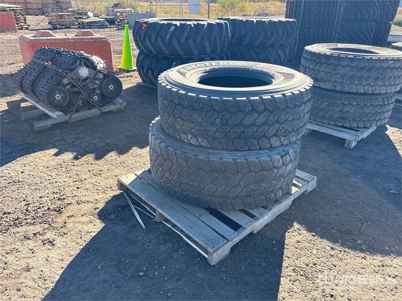 Pneu, roue et jante Quantity of (2) Neoterra 425/65R22.5 Tires — occasion