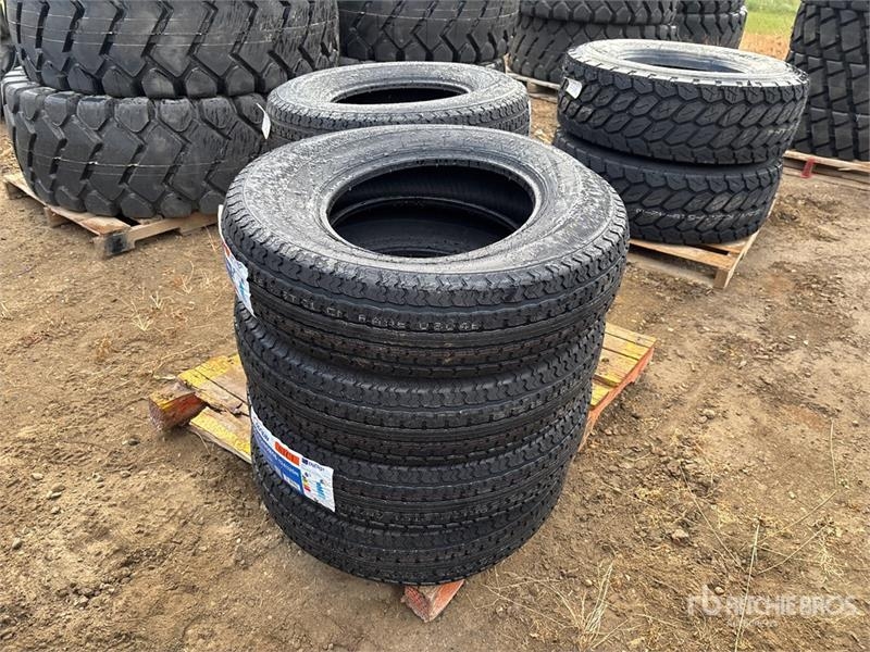 Pneu, roue et jante Quantity of (8) Durun ST235/80R16 Tires (U — occasion