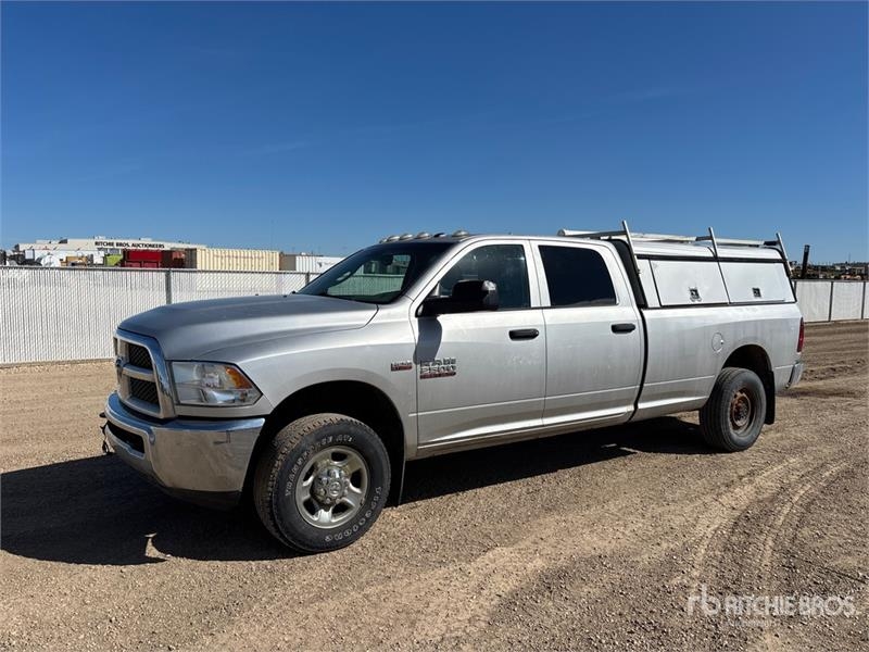 Fourgon utilitaire RAM 2500 4x4 Crew Cab Pickup — occasion 2013