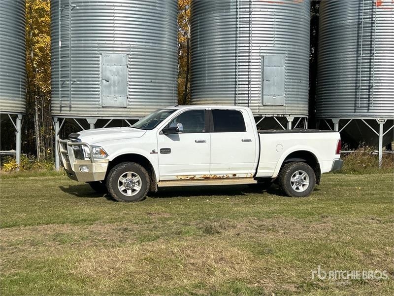 Fourgon utilitaire RAM 2500 Laramie Longhorn 4x4 Crew Cab Pickup — occasion 2013