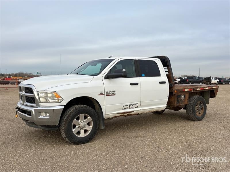 Camion plateau RAM 3500 — occasion 2015