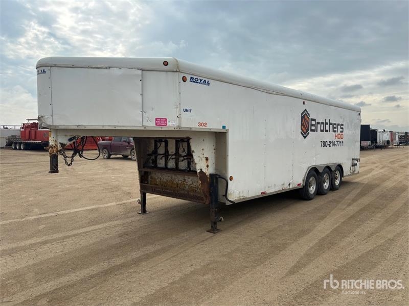 Royal Trailer Trailer 24 ft Tri/A Gooseneck Enclosed Tra