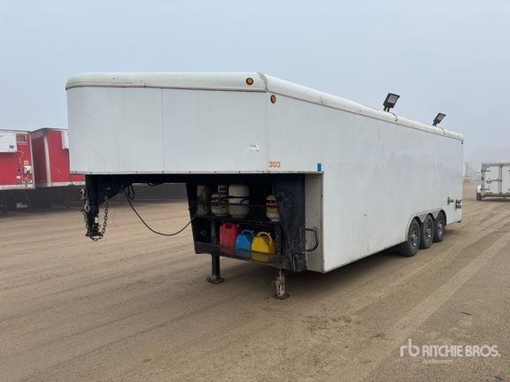 Royal Trailer Trailer 24 ft Tri/A Gooseneck Enclosed Tra
