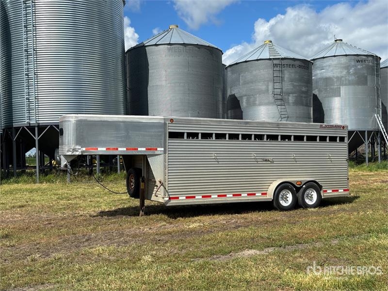 Southland 20 ft T/A Gooseneck Livestock Trailer
