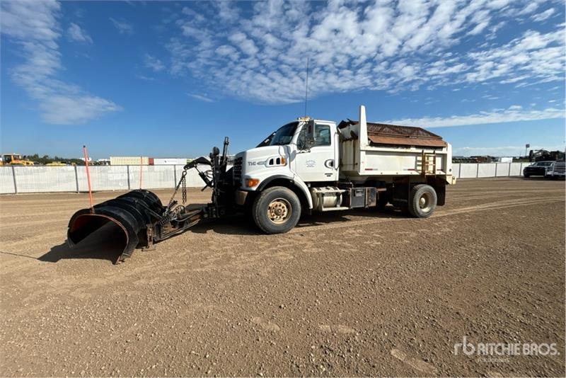 Camion municipal Sterling L7500 4x2 Snow Plow — occasion 2007
