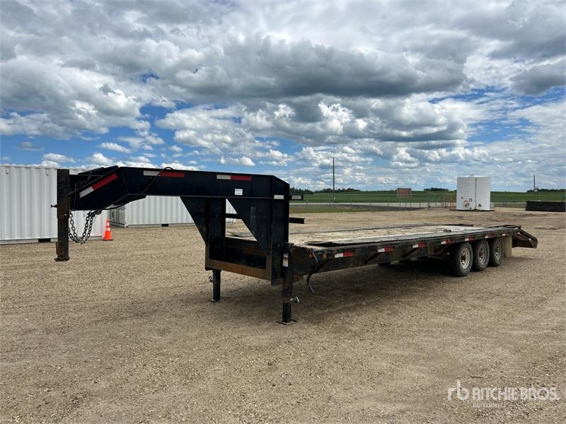 SWS 30 ft Tri/A Gooseneck Equipment Trailer