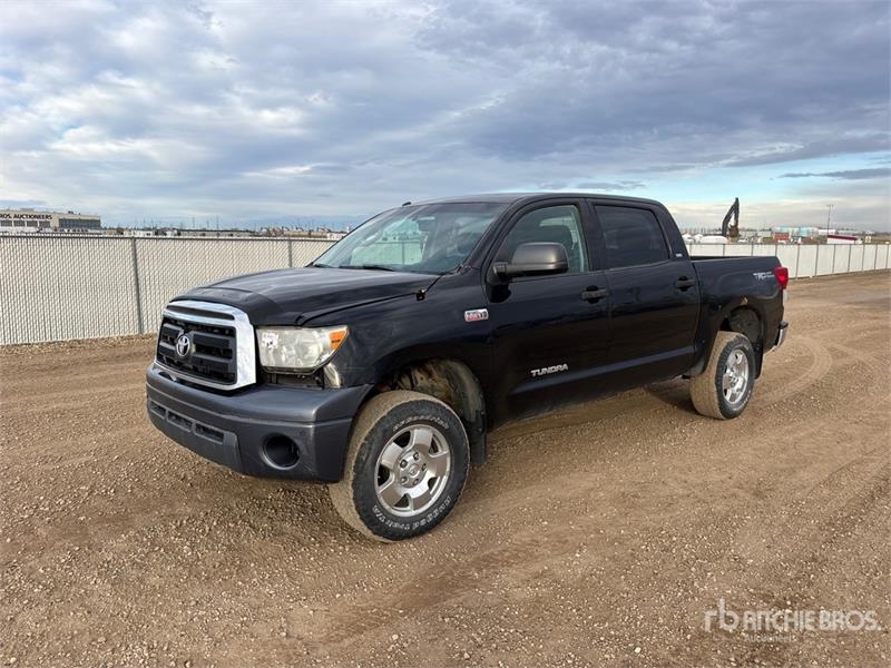 Fourgon utilitaire Toyota Tundra TRD Off-Road 4x4 Crew Cab Pickup — occasion 2013