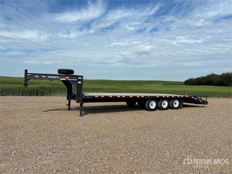 Trailtech 30 ft Tri/A Gooseneck Flatbed Trailer