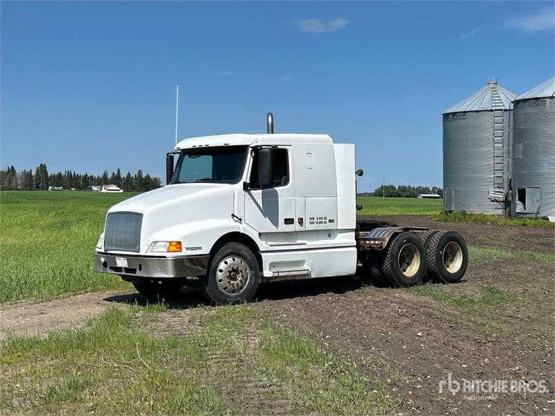 Volvo 6x4 T/A Sleeper Truck Tractor