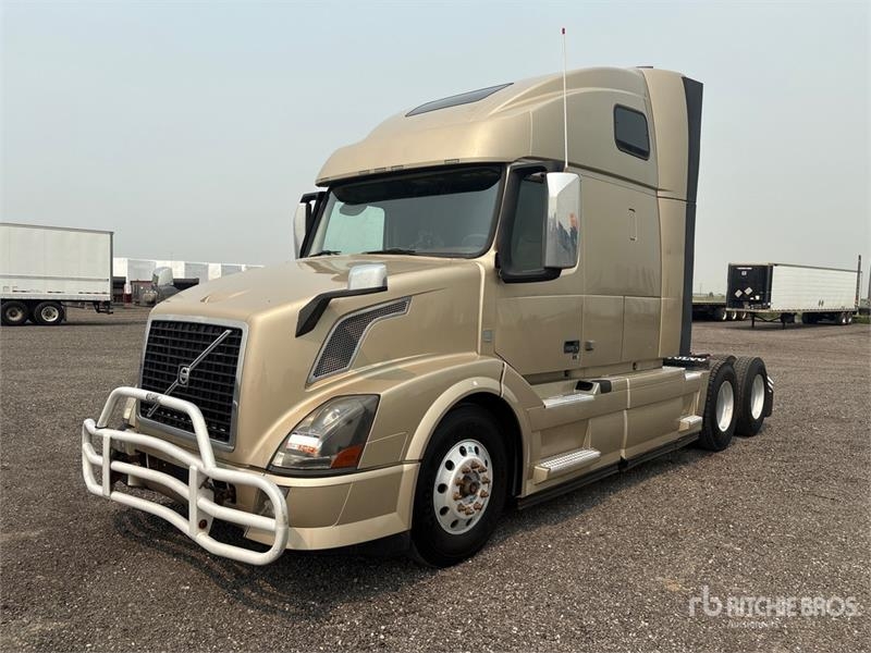 Tracteur routier Volvo VNL 6x4 T/A Sleeper — occasion 2014