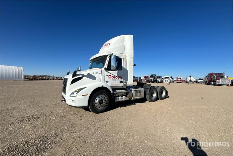 Tracteur routier Volvo VNR64T300 6x4 T/A Day Cab — occasion 2019