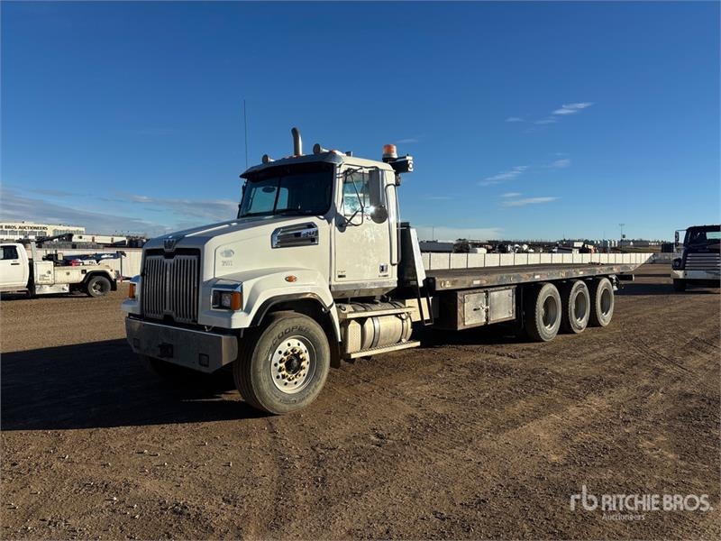 Camion de dépannage Western Star 4700SF 8x6 Rollback — occasion 2015