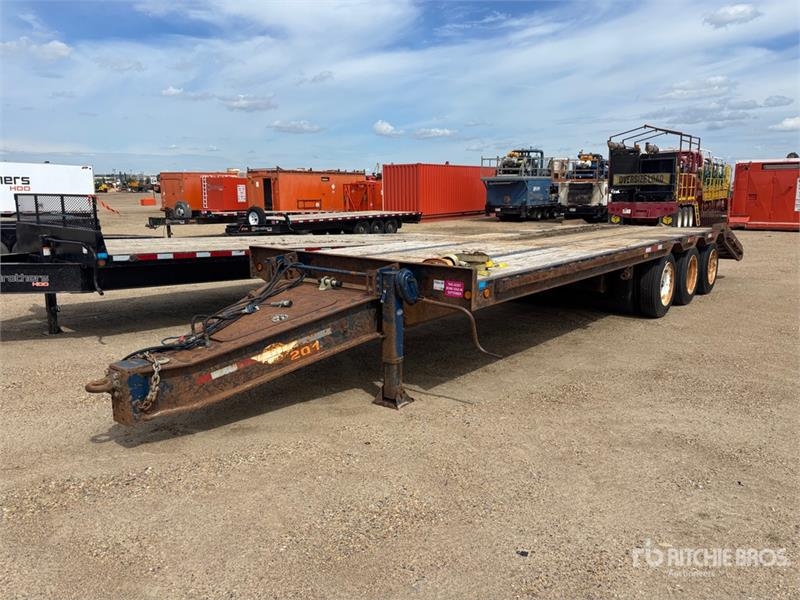 Wrem 32 ft Tri/A Equipment Trailer