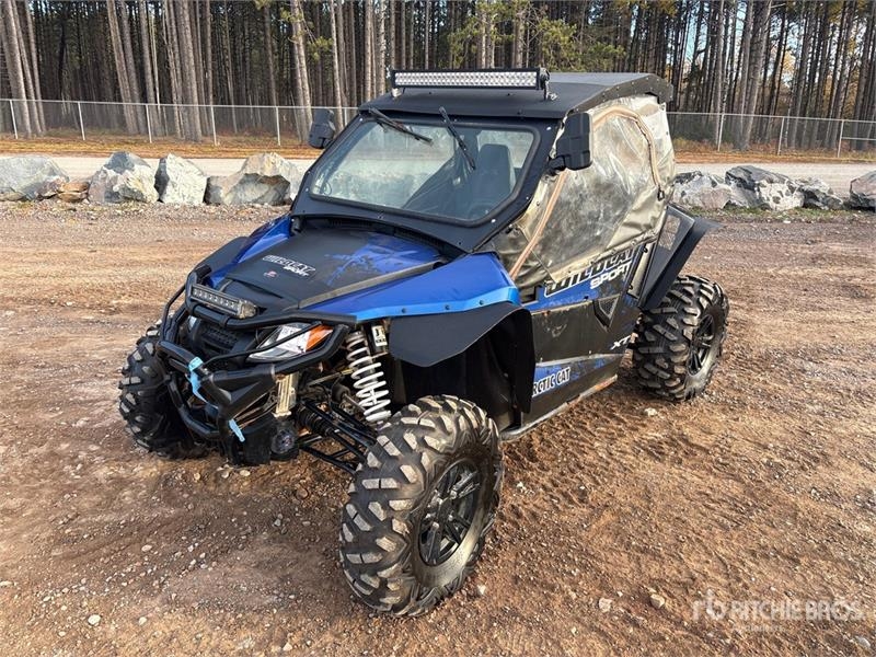 Voiture Caterpillar Arctic Wildcat 4x4 Side By Side — occasion 2015