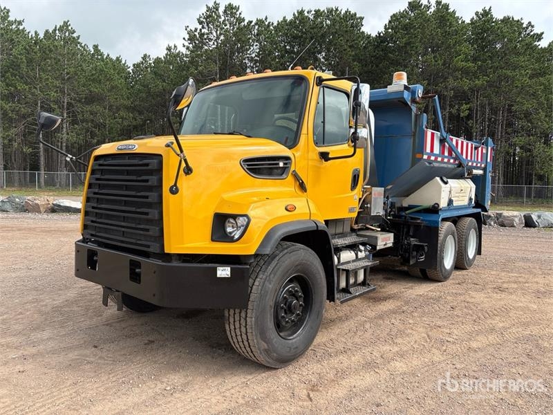 Freightliner 108SD