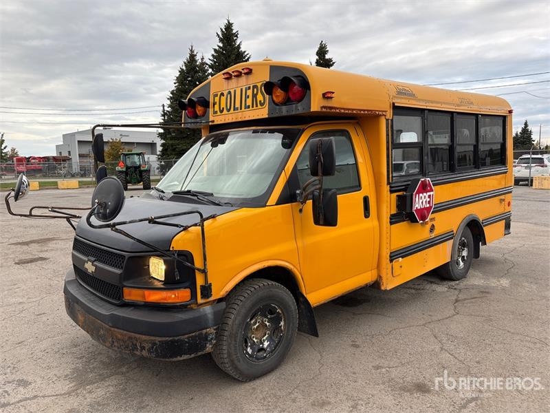 Minibus Chevrolet Express 3500 4x2 20-Seat School Bus — occasion 2013