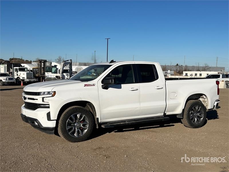 Fourgon utilitaire Chevrolet Silverado 1500 Z71 4x4 Extended Cab Pickup — occasion 2022