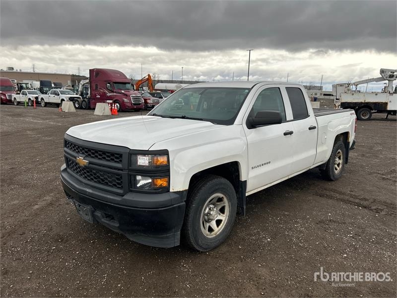 Fourgon utilitaire Chevrolet Silverado 1500 4x4 Extended Cab Pickup — occasion 2015